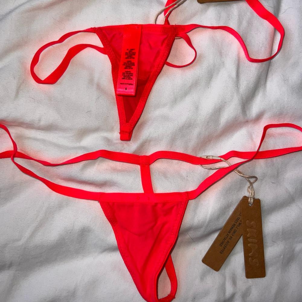 SKIMS fits everybody microthong